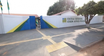 Governo entrega reconstrução de escolas no interior do estado